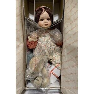 “Sara” Hamilton Heritage Dolls Vintage 1990 NI0B Connie Walser Derek Damaged Box